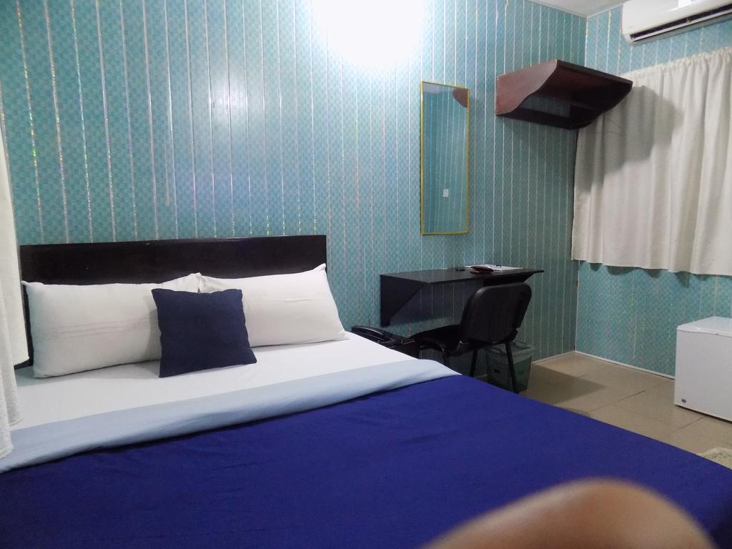 Posh Apartments And Hotel イケジャ エクステリア 写真
