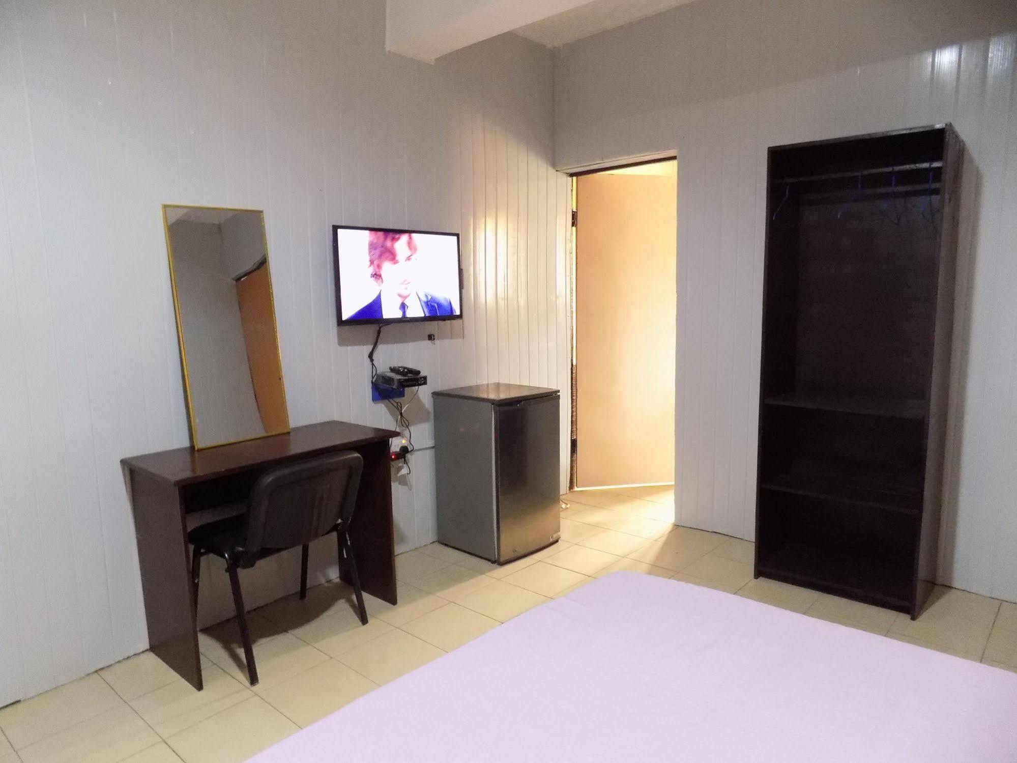 Posh Apartments And Hotel イケジャ エクステリア 写真